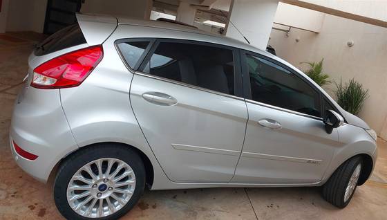 FORD FIESTA 1.6 TITANIUM HATCH 16V FLEX 4P POWERSHIFT